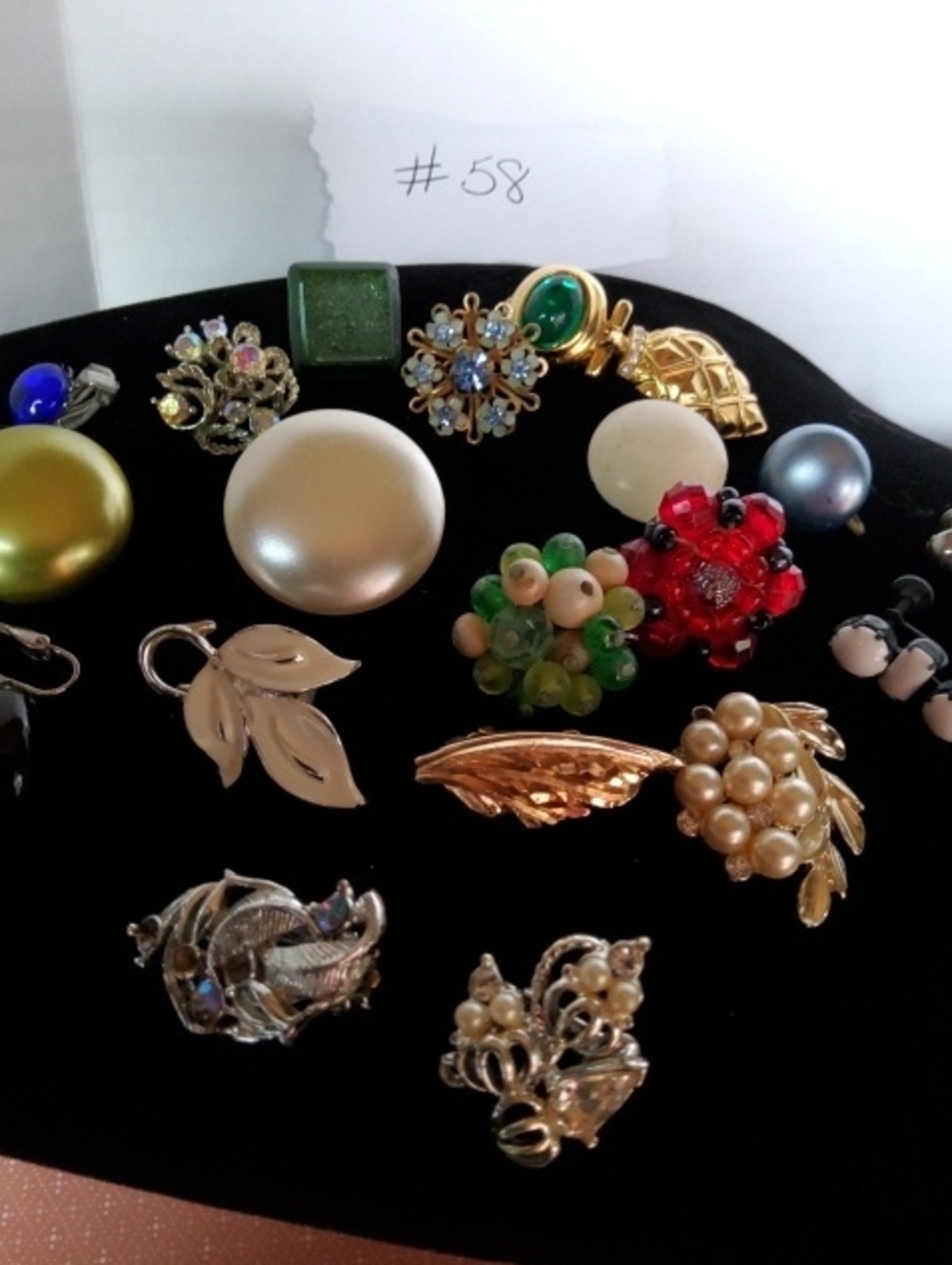 Vintage Single Clip-on/screw Back 24 Pieces. - Picture 4 of 8